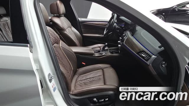 BMW 5시리즈 (G30) - Салон