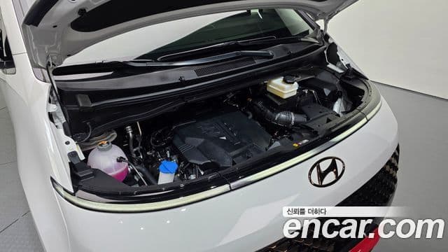 Hyundai 스타리아 - Салон