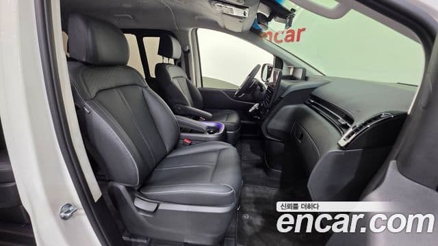 Hyundai 스타리아 - Салон
