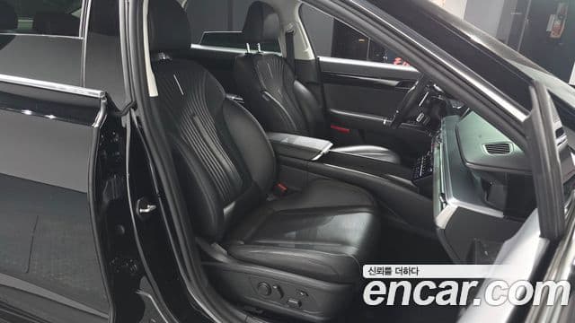 Hyundai 그랜저 (GN7) - Салон