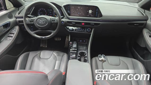 Hyundai 쏘나타 (DN8) - Салон