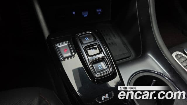 Hyundai 쏘나타 (DN8) - Салон