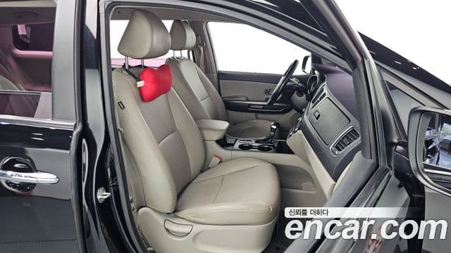 Kia 더 뉴 카니발 - Салон