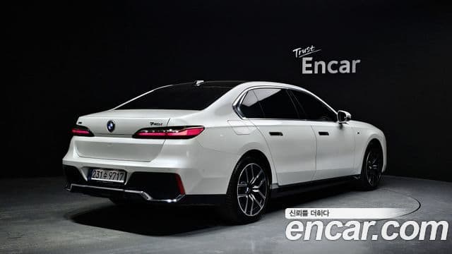 BMW 7시리즈 (G70) - Экстерьер