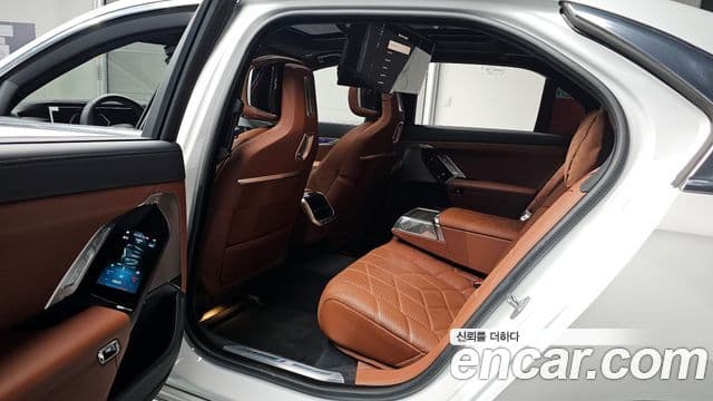 BMW 7시리즈 (G70) - Опции