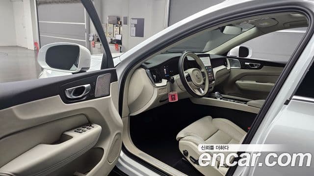 Volvo XC60 2세대 - Салон