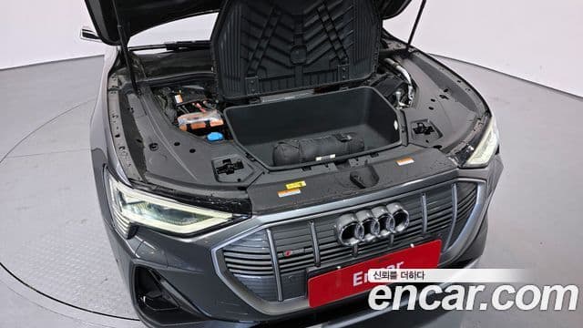 Audi e-트론 - Салон