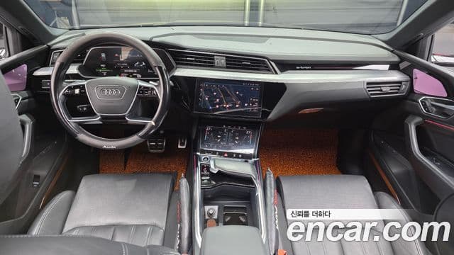 Audi e-트론 - Салон