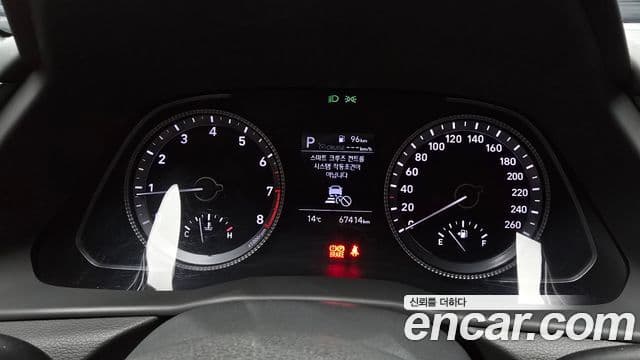 Hyundai 쏘나타 (DN8) - Салон