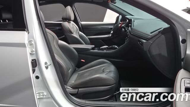 Hyundai 쏘나타 (DN8) - Салон