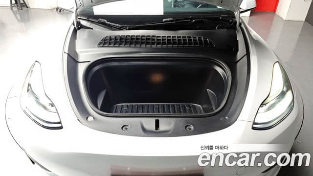 Tesla 모델 Y - Салон