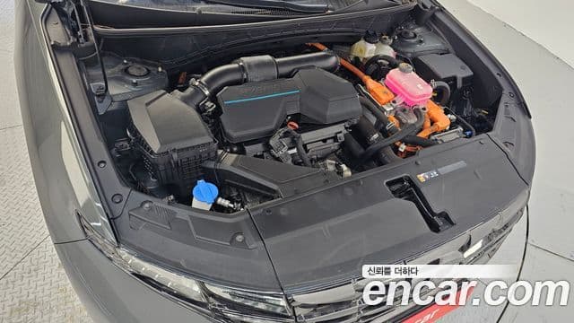 Hyundai 투싼 하이브리드 (NX4) - Салон