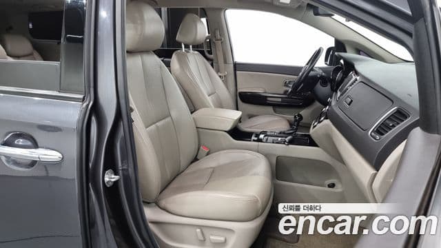 Kia 올 뉴 카니발 - Салон